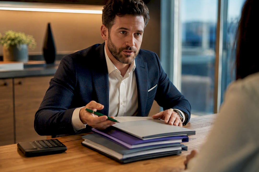 Mortgage Broker vs Lender: Buyer's Checklist and Broker Match Safeguards